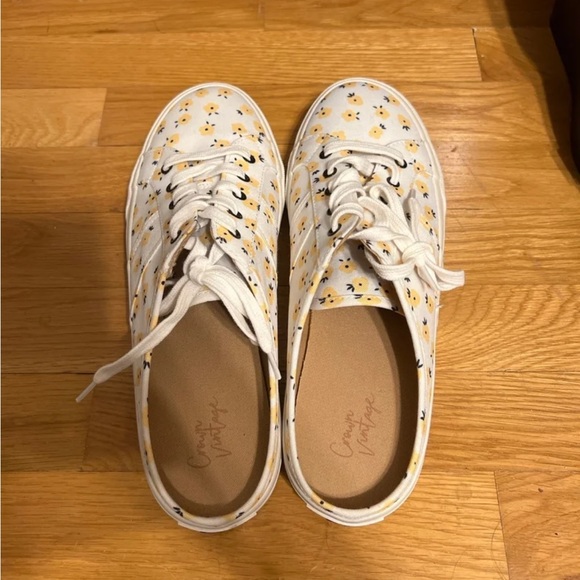 NWOT Crown Vintage Slip-On Floraine Sneakers Size 11 Women’s - Picture 3 of 5